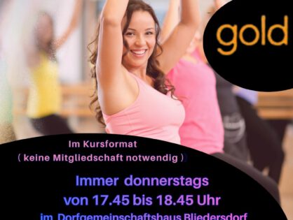 Werbeplakat des FSV Bliedersdorf / Nottensdorf e.V. für „Zumba Gold“: In der Mitte lächelt eine Frau im rosa Top und hebt die Arme über den Kopf, im Hintergrund tanzen weitere Teilnehmende. Oben sind das Zumba-Logo und der Schriftzug „gold“ zu sehen, links das FSV-Vereinswappen. Unten steht in violetter und weißer Schrift: „Im Kursformat (keine Mitgliedschaft notwendig). Immer donnerstags von 17.45 bis 18.45 Uhr im Dorfgemeinschaftshaus Bliedersdorf. Zumba Gold ist perfekt für ältere Erwachsene, Einsteiger und Personen mit körperlichen Einschränkungen. Die Intensität bei Zumba Gold ist moderat. Weitere Infos und Anmeldung bei Gudrun Schuler: 0175 2477564.“